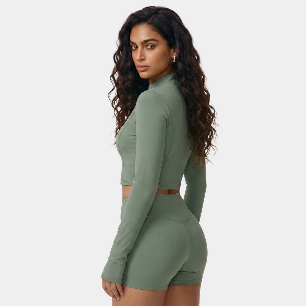 Women's green athletic outfit 