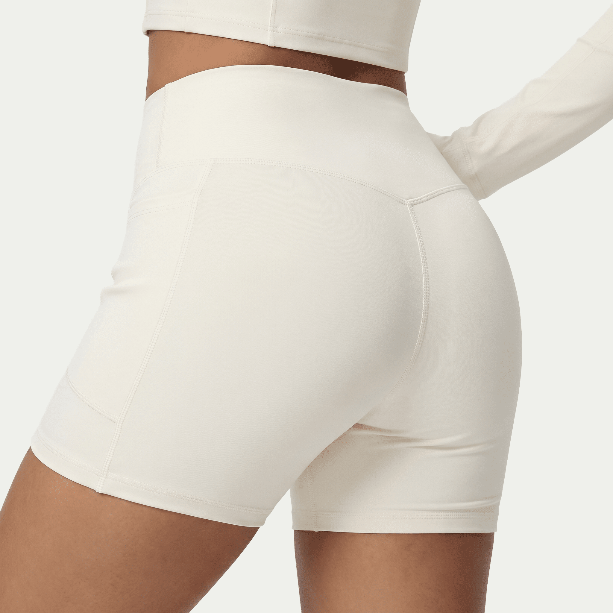Nairre Women's Shorts White Cream - Nairre