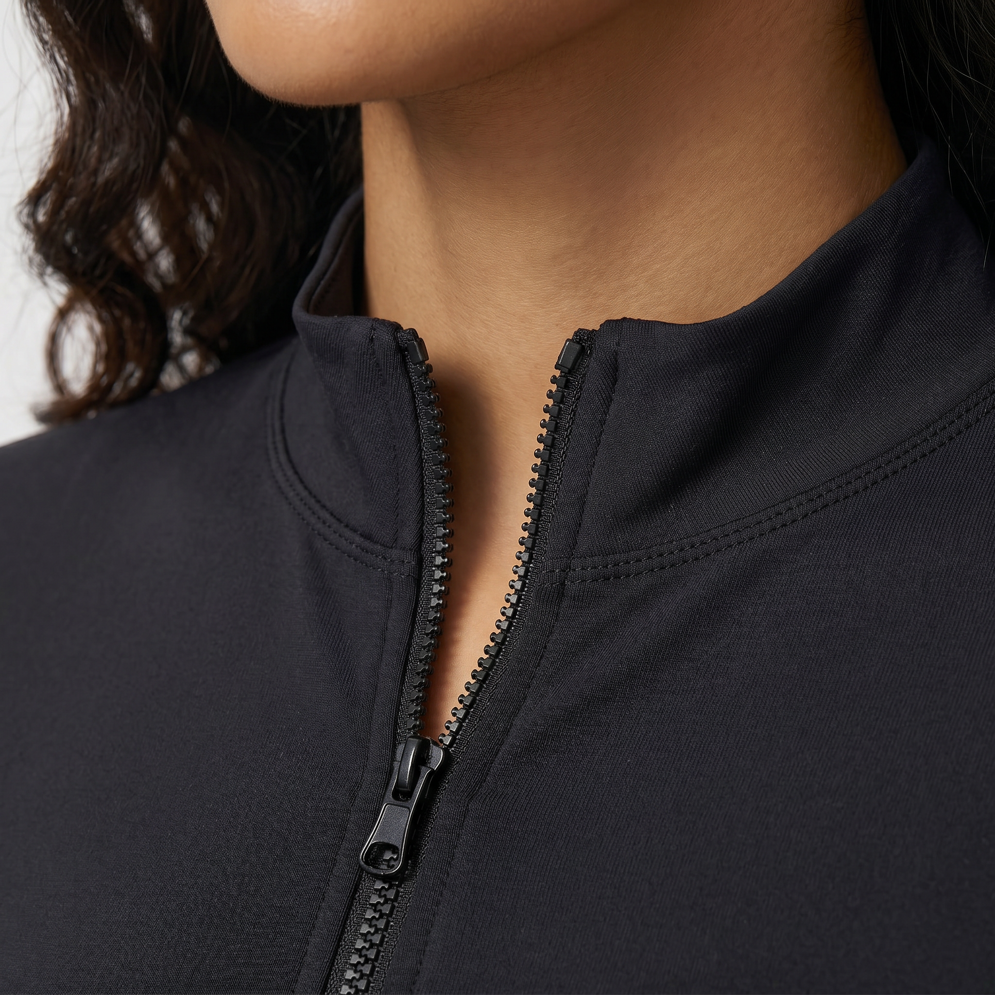 Women's cropped zip-up sports jacket black